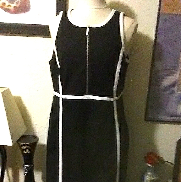 Michael Kors Dresses & Skirts - Michael kors sleeveles black dress with white trim